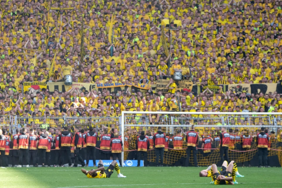 FOTOLAJM/ Dortmundi në lot, disa nga momentet pikante ku reflektohet drama në ‘Signal Iduna Park’