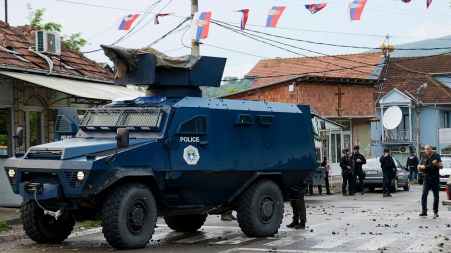 NATO i kërkon Kosovës të 'shtensionojë menjëherë situatën' në veri