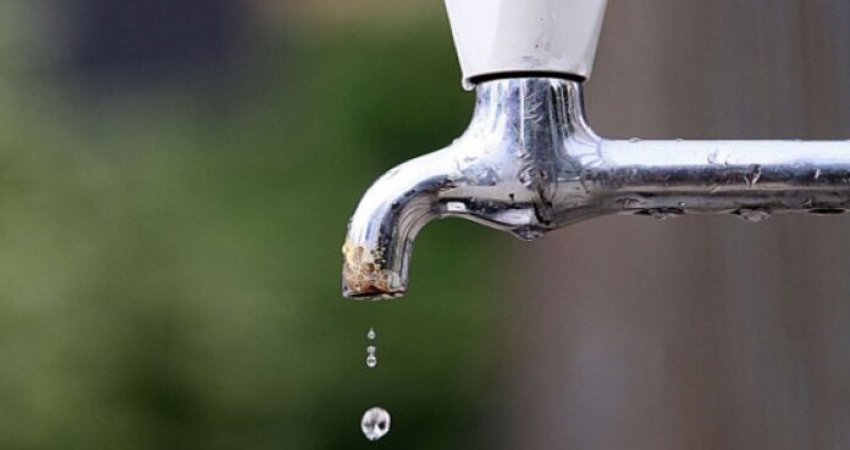 Raportohet për helmim të ujit, KRU “Mitrovica” thotë se uji është i pijshëm