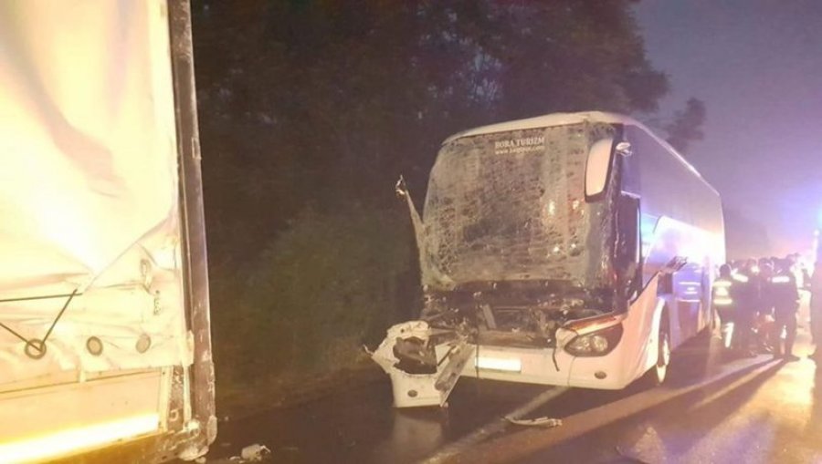Po ktheheshin nga Stambolli, autobusi me votues të Erdoganit përplaset me kamionin, 22 të plagosur
