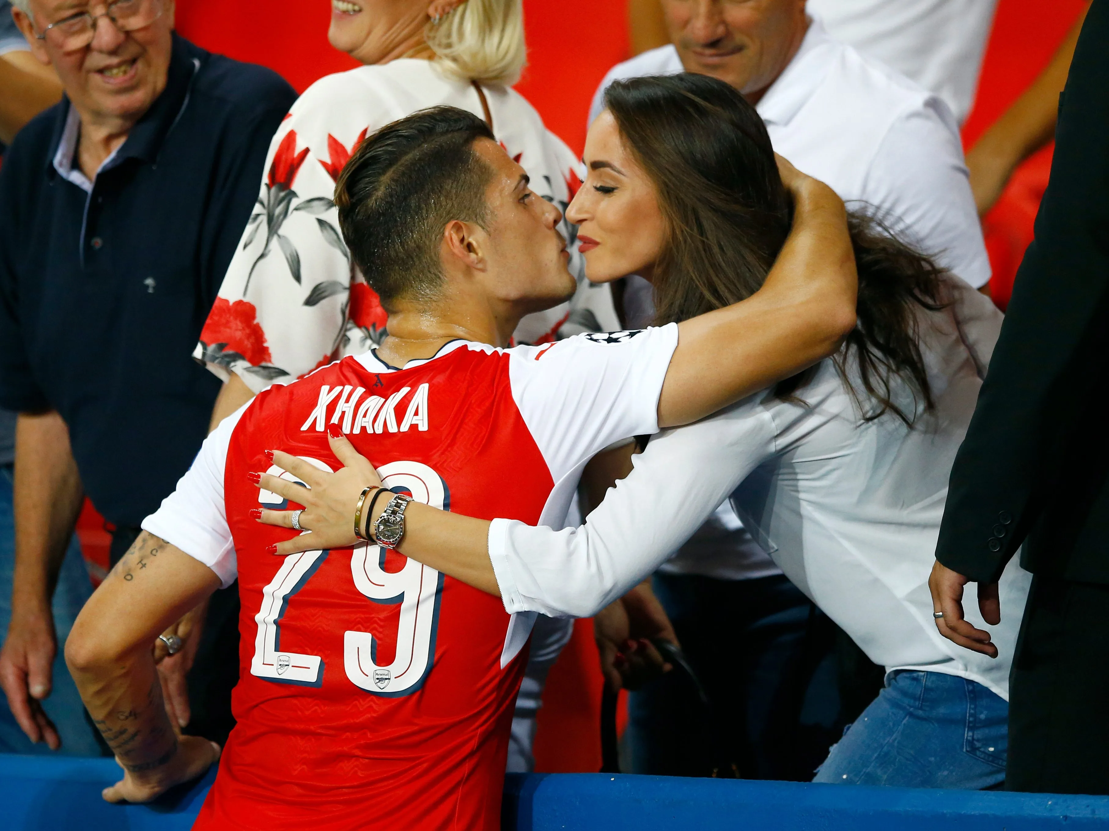 Xhaka sqaron largimin nga Arsenali: Nuk e ka fajin bashkëshortja
