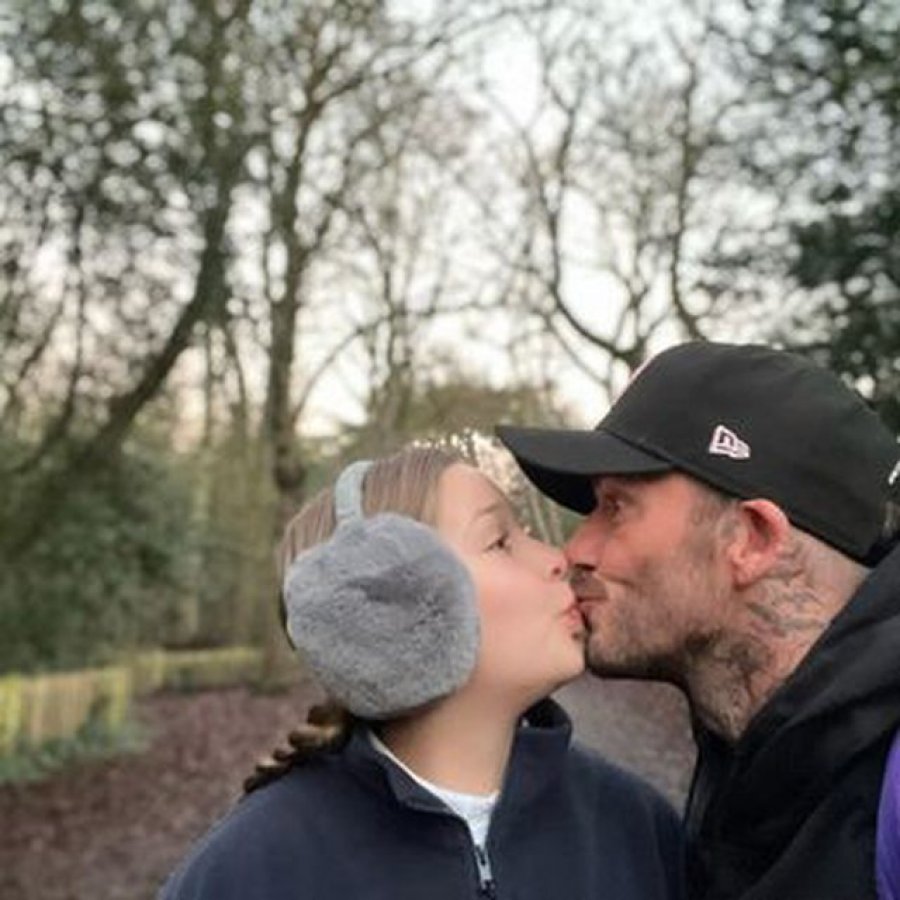 Puthjet në buzë me fëmijët, teoria e David Beckham