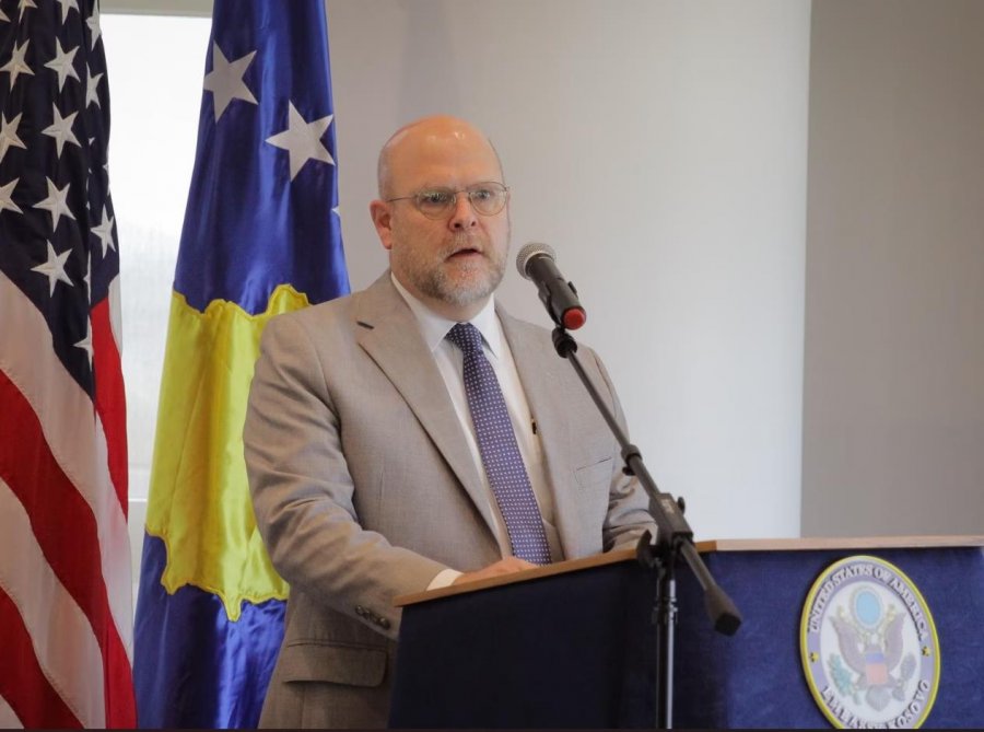 Ambasadori amerikan: SHBA  e gatshme të këshillojë Kosovën për asociacionin