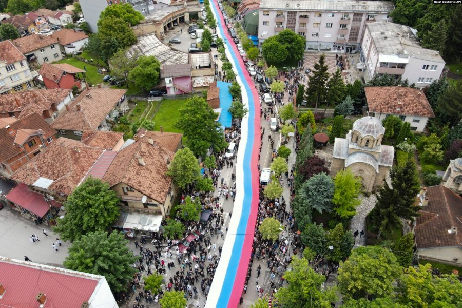 Kurti takon Borrellin e Lajçakun në Bratislavë, serbët vazhdojnë protestat