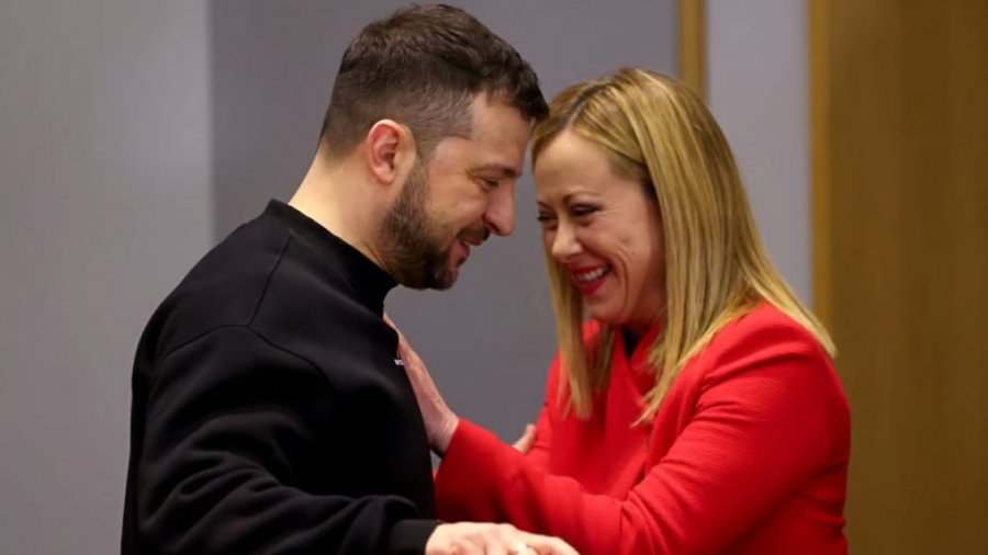 'Lodhje nga të gjitha anët'/ Kryeministrja italiane bie viktimë e dy komedianëve rusë