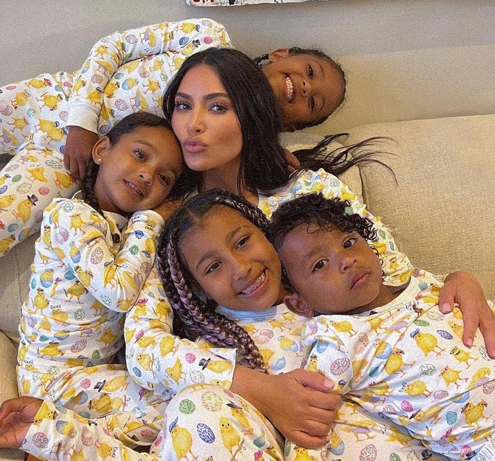 Kim Kardashian punësoi një djalë për dado, zbuloni arsyen