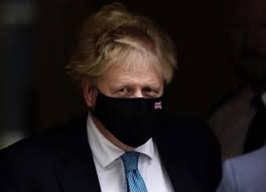 Boris Johnson pyeti shkencëtarët gjatë pandemisë: A vritet coronavirusi me tharëse flokësh?