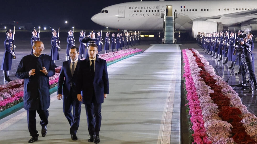 Macron mbërrin në Uzbekistan pas vizitës në Kazakistan për të 'forcuar' lidhjet