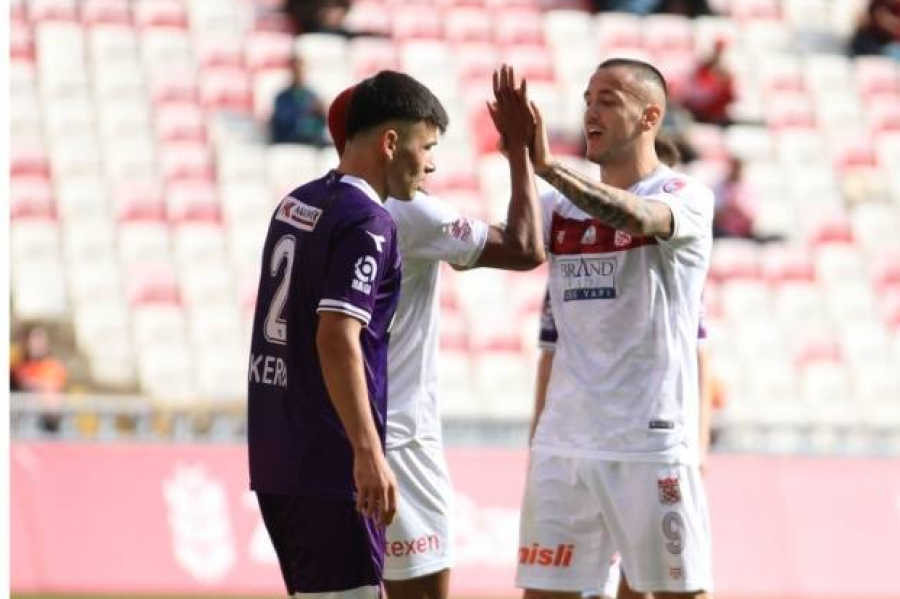 VIDEO/ Rey Manaj shënon 3 gola për 36 minuta në Turqi