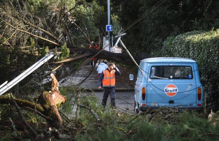 12 vdekje nga stuhia Ciaran, kaos në Europë!