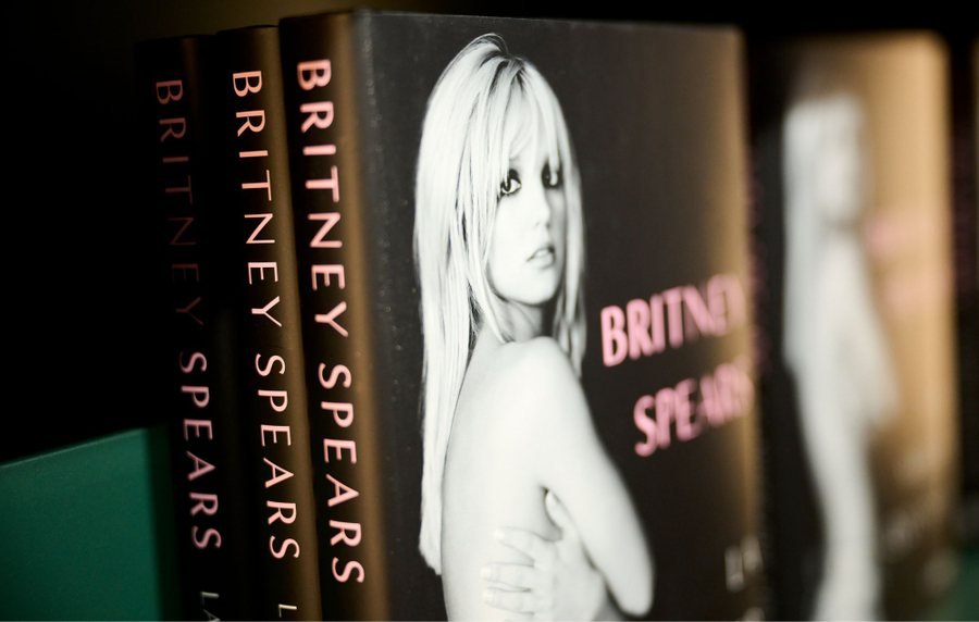Libri autobiografik i Britney Spears arrin mbi 1 milion shitje!