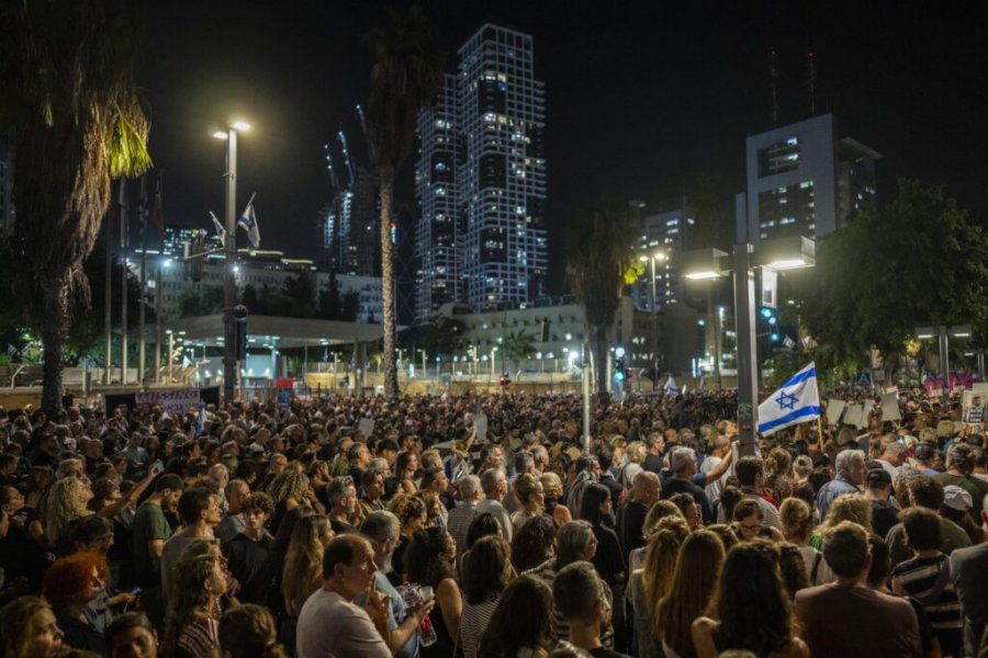 Mijëra njerëz 'pushtojnë' Tel Avivin dhe Jerusalemin: Sillni të gjithë pengjet në shtëpi – tani