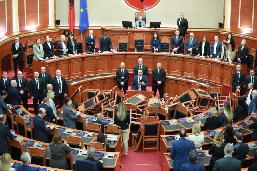 Sot mblidhen 5 komisione parlamentare, deputetët e opozitës pritet të vazhdojnë protestën