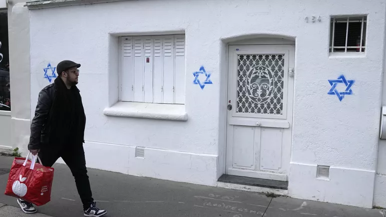 Shpërthim sulmesh antisemitike në Francë sapo filloi lufta Izrael-Hamas, thotë ministri i Brendshëm