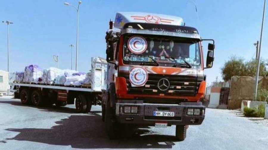 Hapet për 4 orë kalimi për civilët, 70 kamionë me ndihma hynë në Gaza