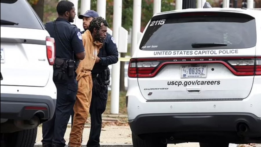 I armatosur me pushkë automatike AR-15, arrestohet një burri pranë Capitol Hill