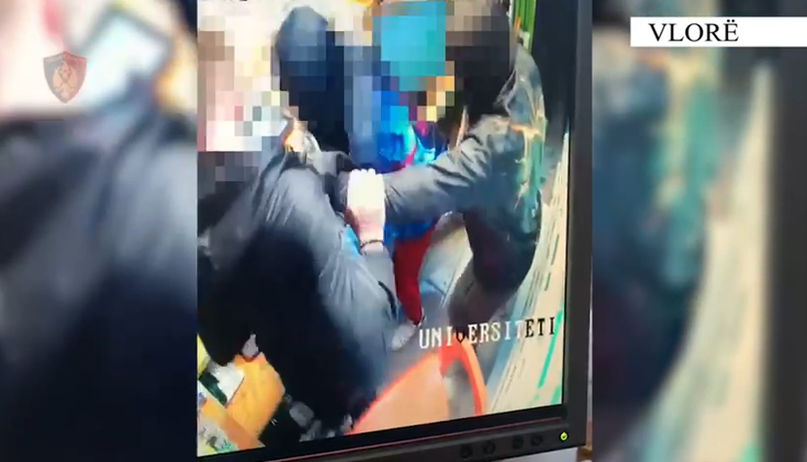 Vodhën pronarin e një dyqani nën kërcënimin e thikës, arrestohen dy adoleshentë në Vlorë