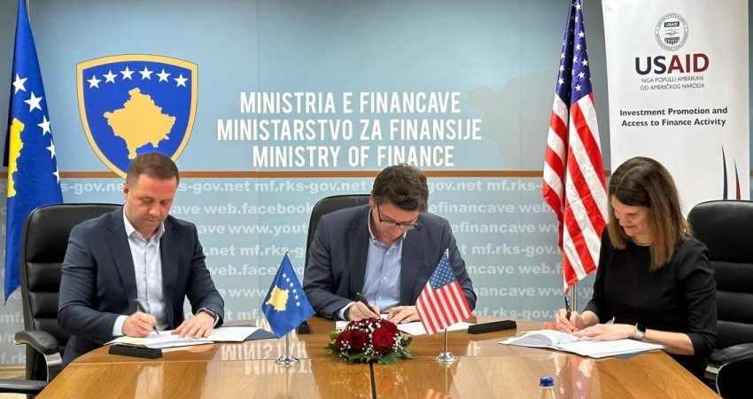 Ministria e Financave dhe USAID nënshkruajnë marrëveshje për marrjen e vlerësimit kreditor të Kosovës