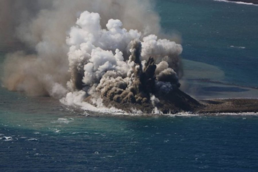 Japoni, shpërthimi vullkanik 'krijon' një ishull të ri në Paqësor