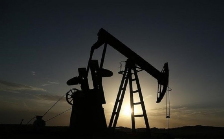 'Thyhen' bursat ndërkombëtare të naftës, çmimi kap vlerën më të ulët në 6 muajt e fundit