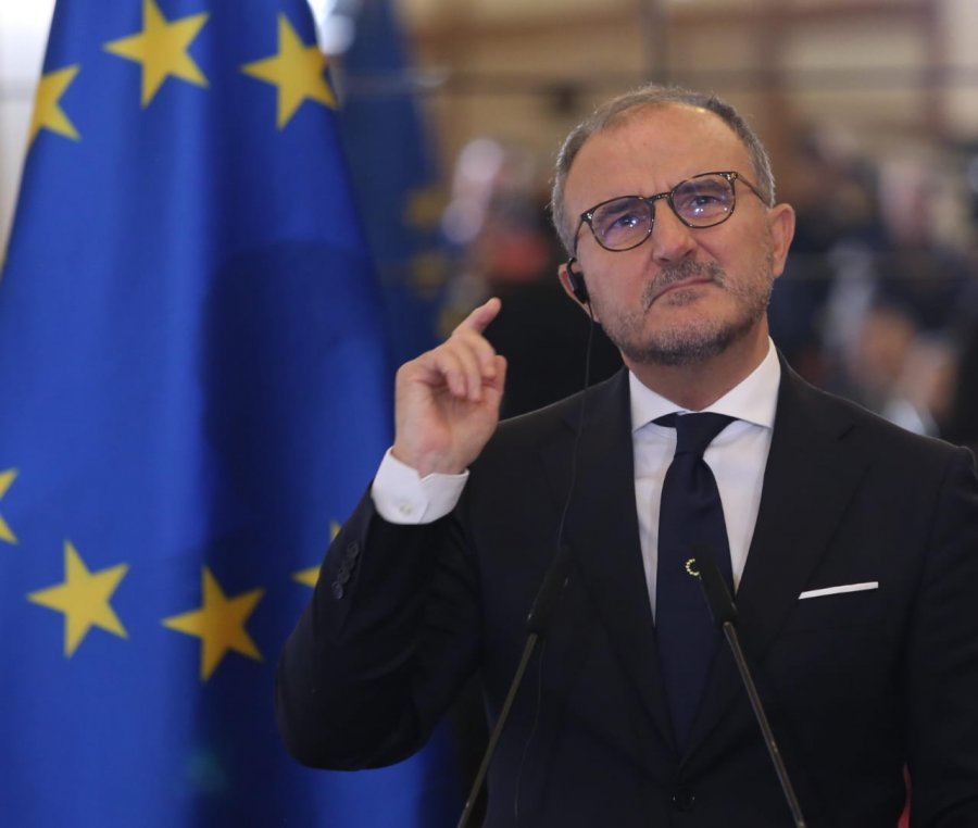 Brukseli i qartë, por Delegacionit të BE-së në Tiranë i vjen era havjar