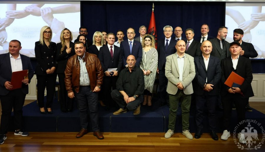 Presidenti Begaj në ceremoninë e ndarjes së çmimeve për gazetarët: Mos u dorëzoni para vështirësive