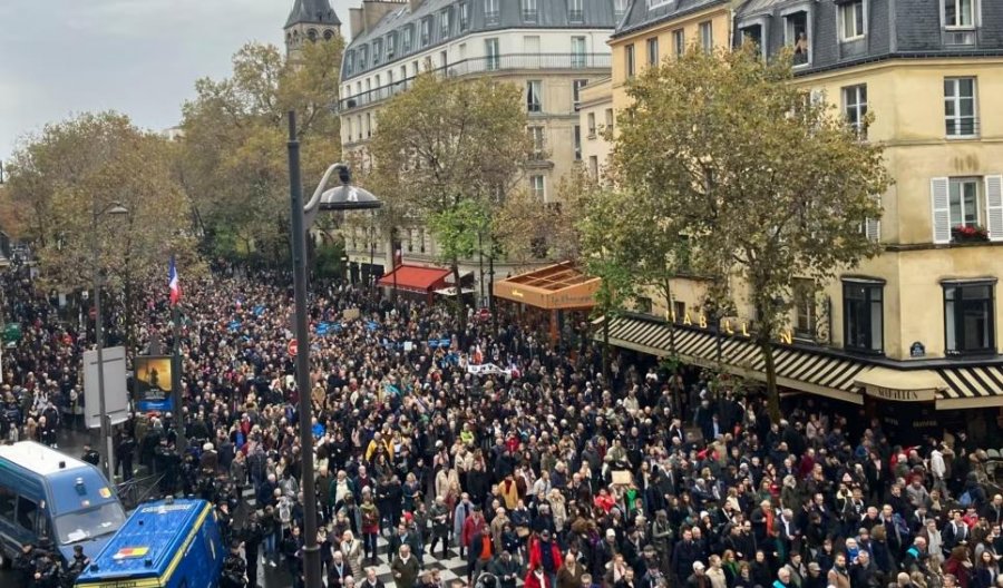 Paris, mbi 100 mijë vetë marshojnë kundër antisemitizmit në rritje