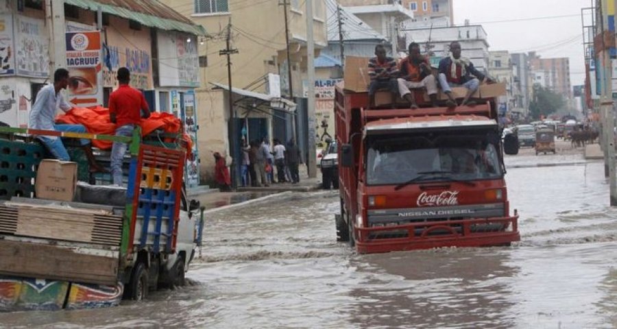 VIDEO/ Përmbytje në Somali, 31 të vdekur dhe 500 mijë të zhvendosur