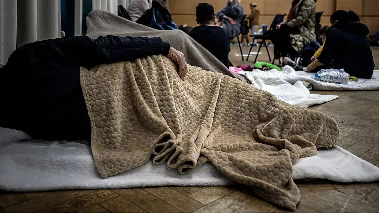 Të jetosh me 18 euro në ditë në Francë: Gratë vuajnë më shumë ndërsa varfëria thellohet