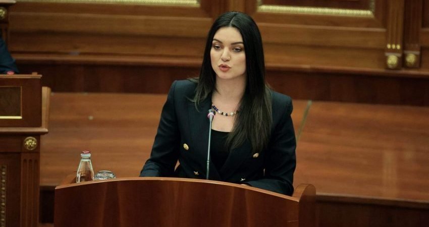 Deputetja e GUXO thotë se takimi Kurti-Burns është dëshmi e marrëdhënieve të mira me SHBA-në