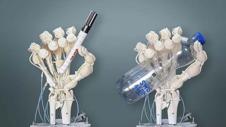 Studiuesit arrijnë të printojnë në 3D një dorë roboti që imiton kockat, ligamentet dhe tendinat