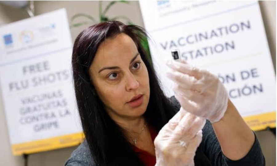 Studimi: Marrja së bashku e vaksinave kundër Covid dhe gripit është më e mirë