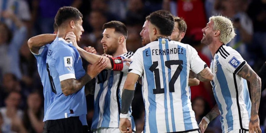VIDEO/ Messi përfshihet në sherr në sfidën e nxehtë Argjentinë-Uruguai