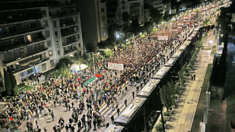 Athinë: Marshimi i Politeknikut në 50-vjetorin e tij, përgjithësisht paqësor