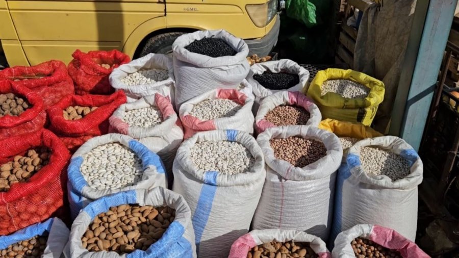 Shtrenjtohet 'buka' e të varfërve! Fermerët në Korçë rrisin çmimin e fasuleve në 600 lekë