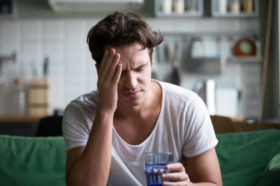 Zgjoheni në mëngjes me dhimbje koke? Këto mund të jenë arsyet qe e shkaktojnë atë