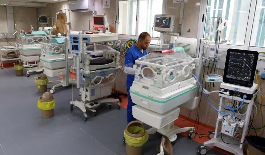 Mbi 30 foshnje të sapolindura evakuohen nga spitali Al-Shifa për në Egjipt