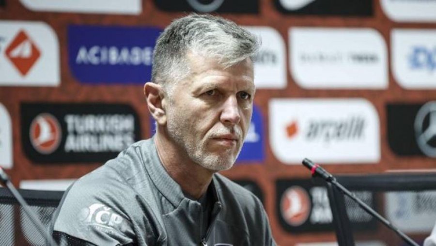 'Plas' te Çekia, trajneri merr vendimin drastik për tre futbollistë 