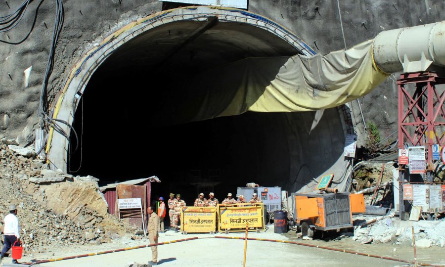 Garë me kohën për të shpëtuar 41 punëtorët e bllokuar në tunel