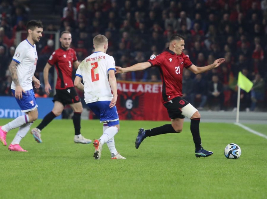 Shqipëri-Ishujt Faroe/ Raste të shkëlqyera vetëm në shtesë, mbyllet pjesa e parë e ndeshjes 