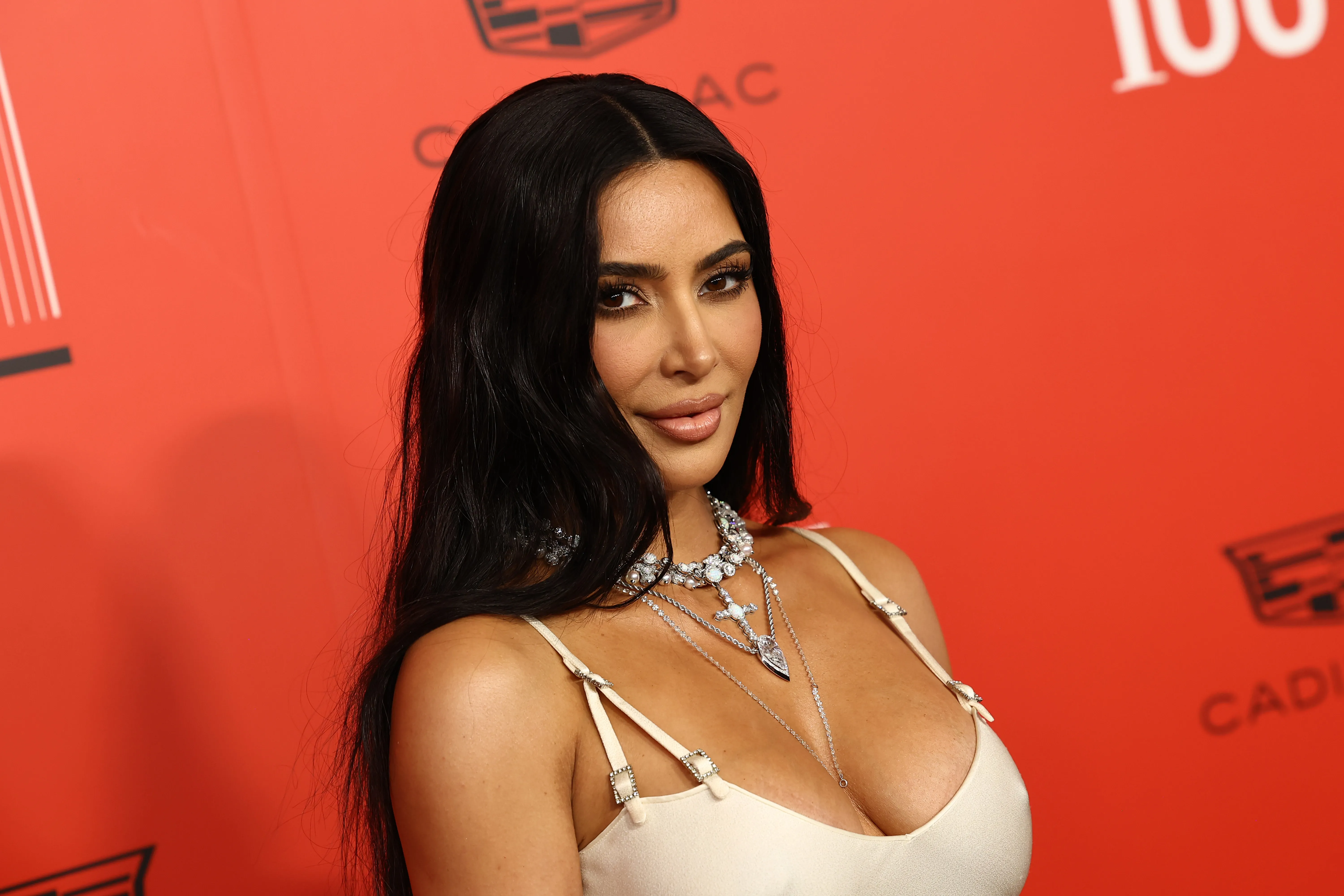Kim Kardashian dyshon se vuan nga koksidinia, çfarë është kjo sëmundje?