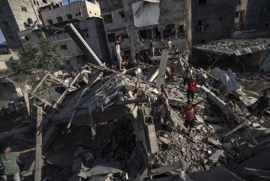 Nuk ndalet lufta, raportohet për 10 të vrarë në një sulm ajror në një spital në Gaza