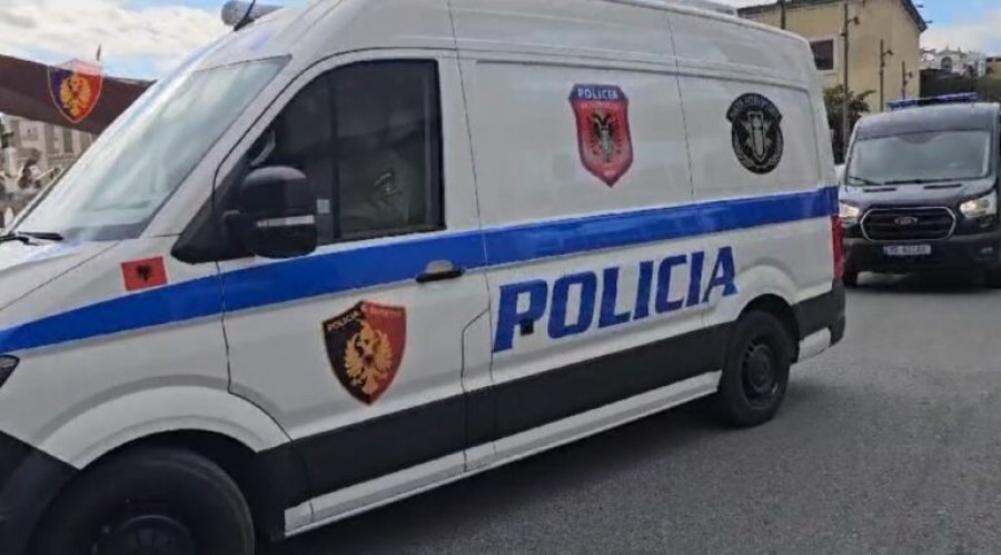 Tentoi të vriste me thikë 37-vjeçarin brenda një lokalit, arrestohet i riu në Elbasan