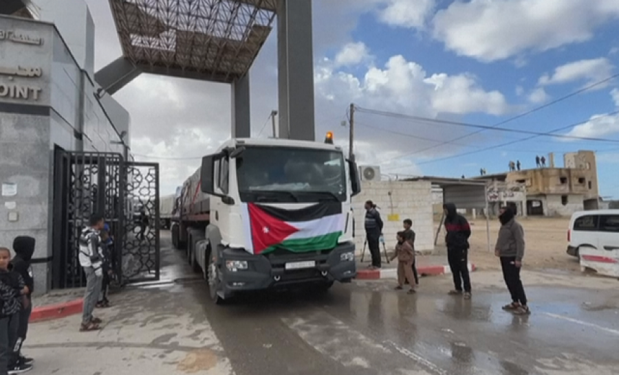 Spitali fushor i Jordanisë bëhet i pari që hyn në Gaza