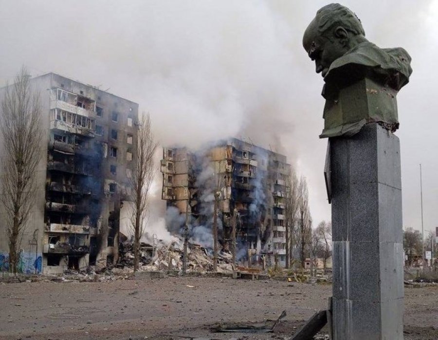 Rusia vijon bombardimet mbi Ukrainë, goditen bazat ushtarake dhe civile