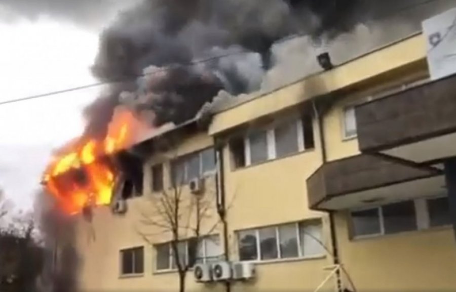 VIDEO/ Kosovë, zjarr i madh në zyrat Institutit të Mjekësisë Ligjore