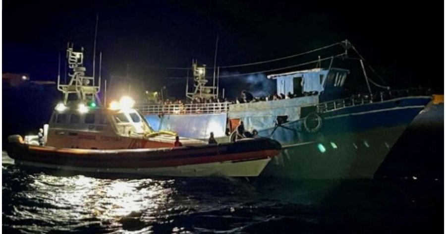 Mbytet anija me emigrantë në Lampedusa, ndërron jetë 2-vjeçarja, 8 të zhdukur