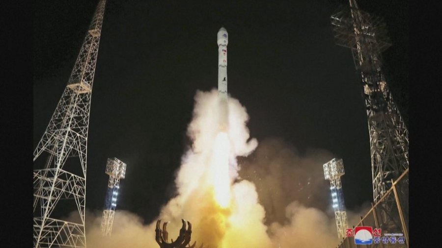 Rishfaqet Kim Jong Un, Koreja e Veriut lëshon satelitin e parë spiun