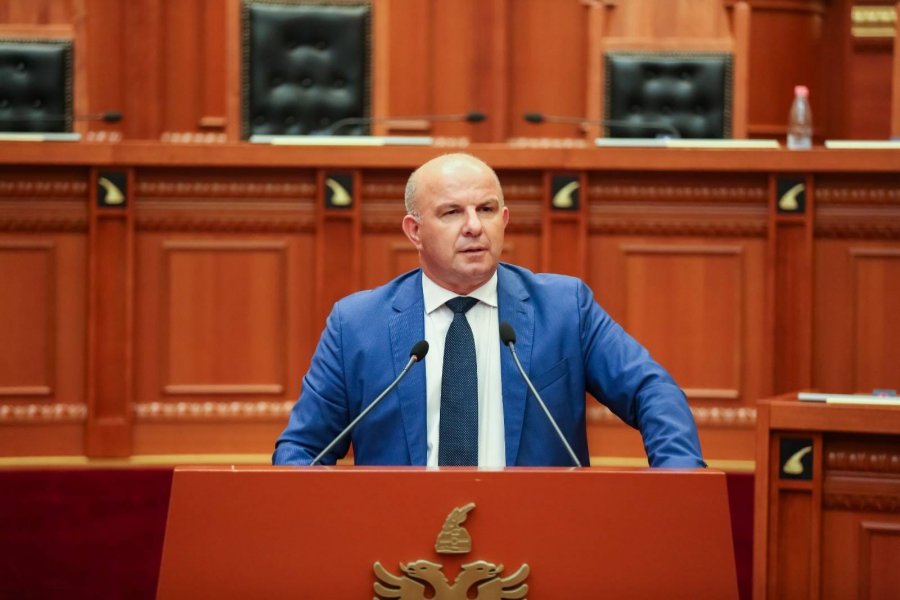 Deputeti Gështenja: Tri kërkesat e opozitës që Kuvendi të kthehet në normalitet