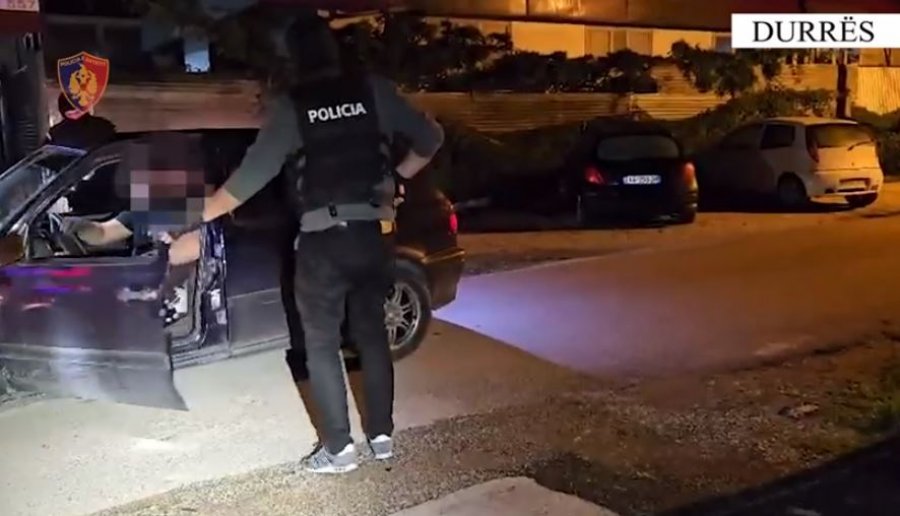Me pistoletë me vete në rrugët e qytetit të Durrësit, arrestohet 17-vjeçari